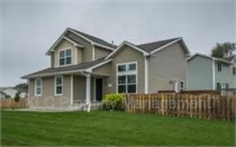 3500 PARK SIDE DR DSM (Monthly Rent $2,000)